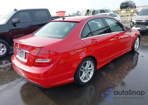 2013 Mercedes-Benz C 250 Sport z USA, uszkodzony, nr VIN WDDGF4HB5DR252327